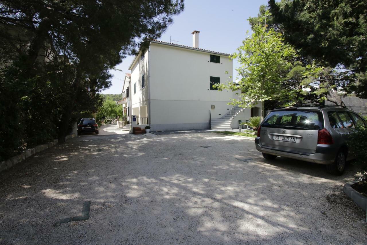 Apartments Besker Макарска Екстериор снимка