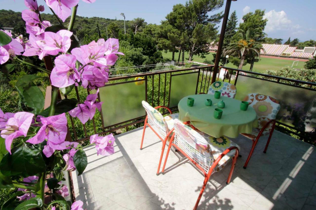 Apartments Besker Макарска Екстериор снимка